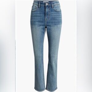 Crosby High Rise Straight Fit Cropped Jeans
NWT MAKE ME AN OFFER!!!